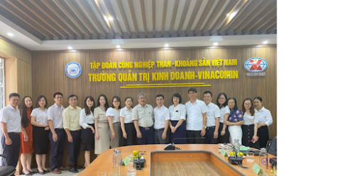 Hội thảo chụp ảnh lưu niệm ghi dấu sự kiện hợp tác