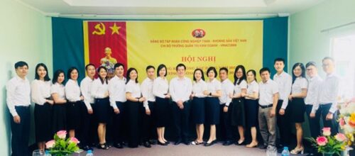 Toàn thể cán bộ đảng viên Chi bộ Nhà trường tại Hội nghị